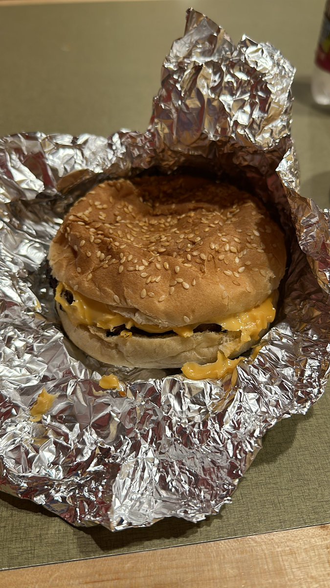 cheapie24's tweet photo. Cheeseburger at 10:21am https://t.co/UvumFrRaf9