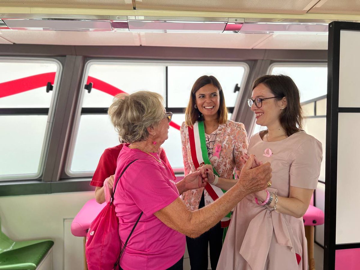 #VENEZIA 🎀 Partito oggi da Piazzale Roma il #VaporettoRosa! 

Tante le iniziative in programma in occasione del mese mondiale della prevenzione del tumore al seno. 

Un percorso condiviso, aperto, ricco di testimonianze e appuntamenti, per diffondere il messaggio che “la