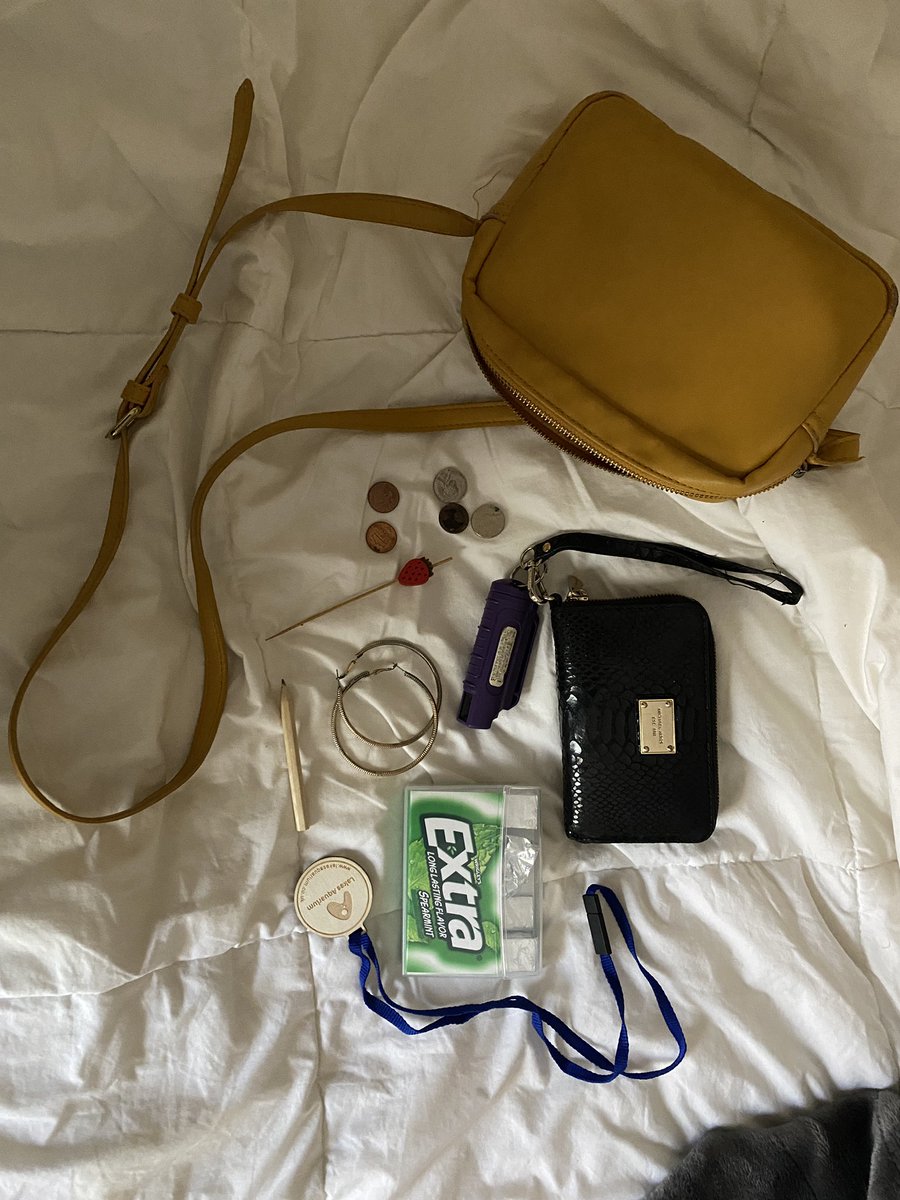 Bella DeCola tweet media