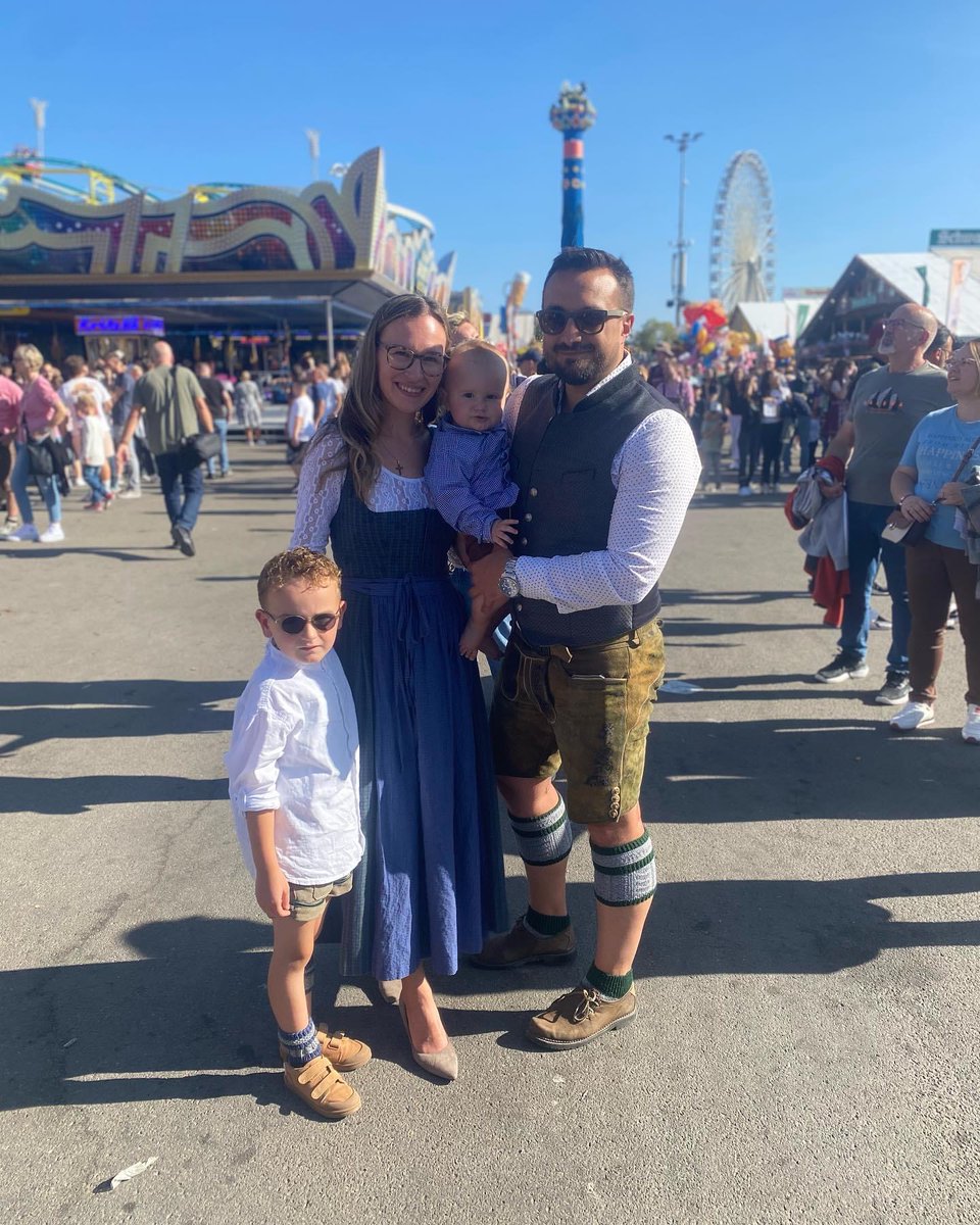 Unser Familienausflug am gestrigen Sonntag zum Cannstadter Wasen in Stuttgart. Mit der S1 ging es von Herrenberg bequem nach Bad Cannstadt. Für unsere 2 Jungs ein erlebnisreicher Tag bei bestem Wetter. #stuttgart #cannstatterwasen #herrenberg #familie