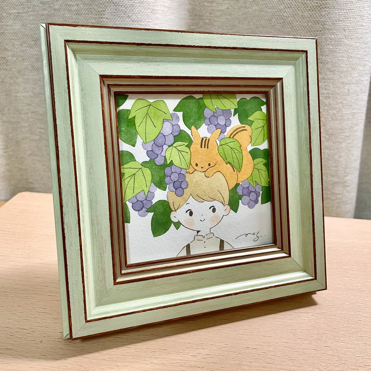 買ったけど使う機会がなくてずっと眠っていた額に合わせて絵を描きました🍇