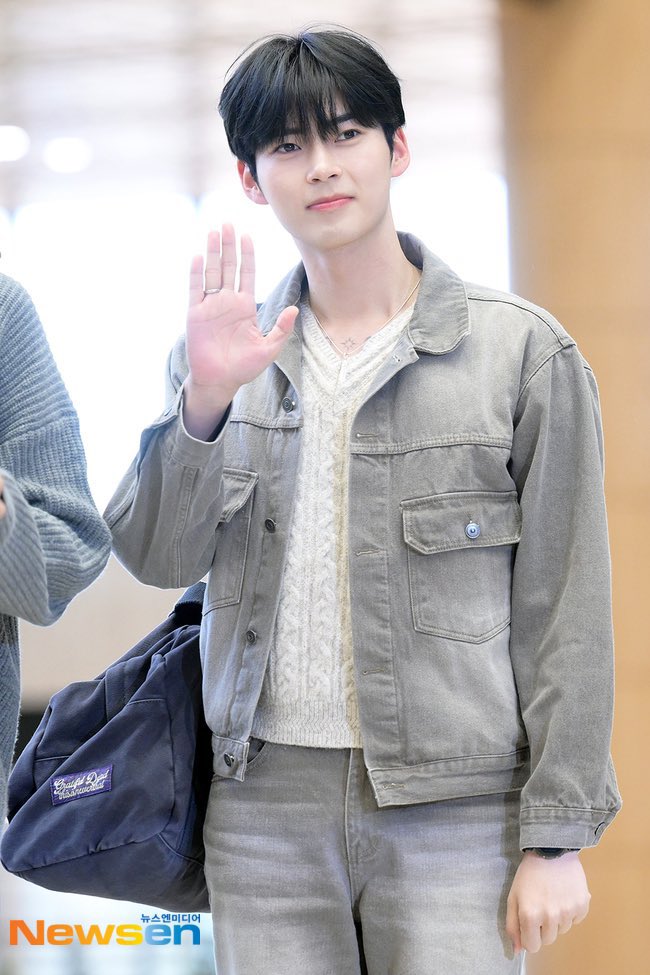 beeeeena0613's tweet photo. 231002 GMP 🛫

©kmedia
#성한빈 #SUNGHANBIN #成韓彬 #ソンハンビン #ZEROBASEONE #ZB1 https://t.co/0erXU7eSPP