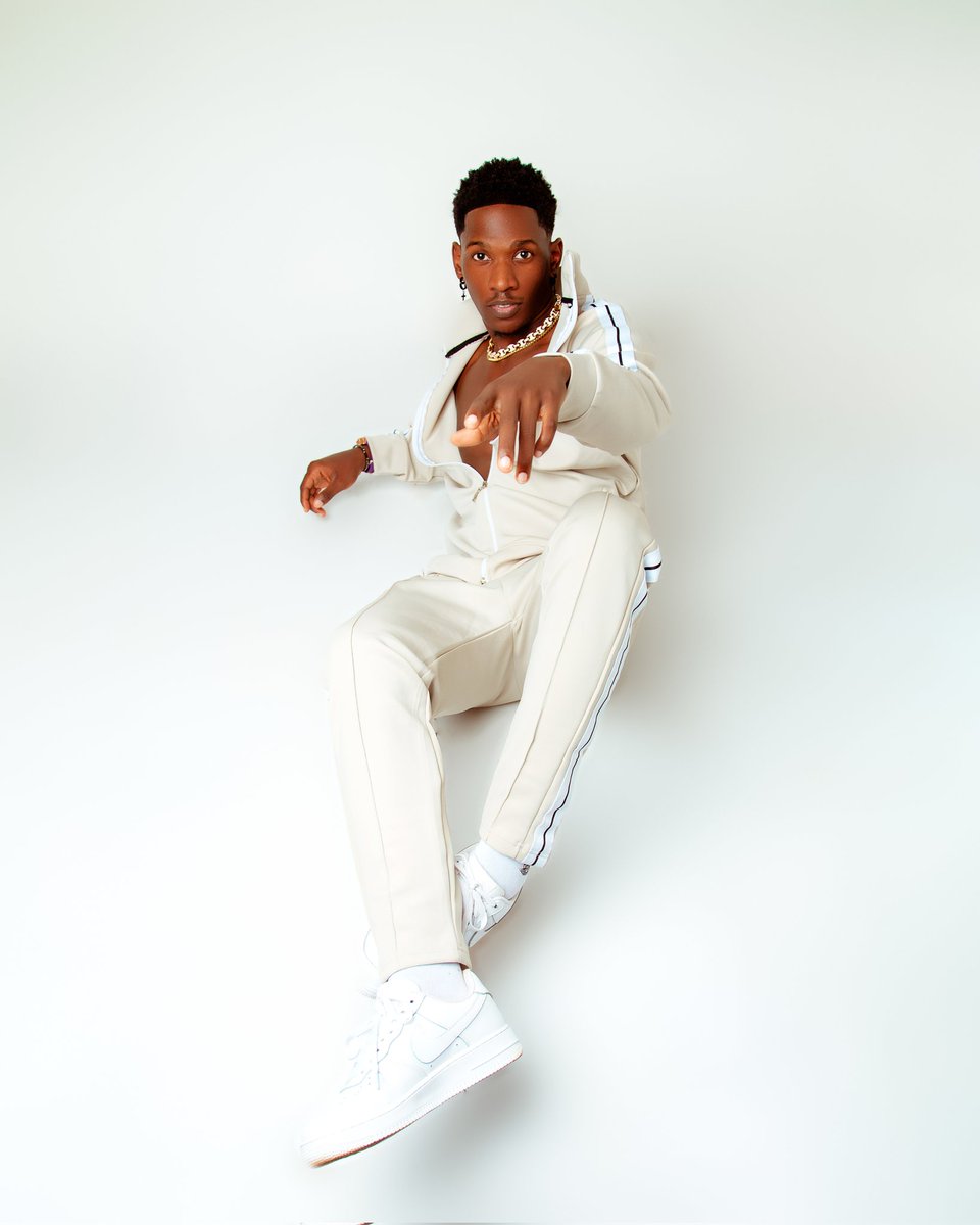 AnknownProsper's tweet photo. Comment me your best line in my new track and share this up to the last magician in your contacts 👇👇👇👇👇👇
https://t.co/AMosLFhSUo
#anknown #magician #recordinga https://t.co/NC9H9u9kwD
