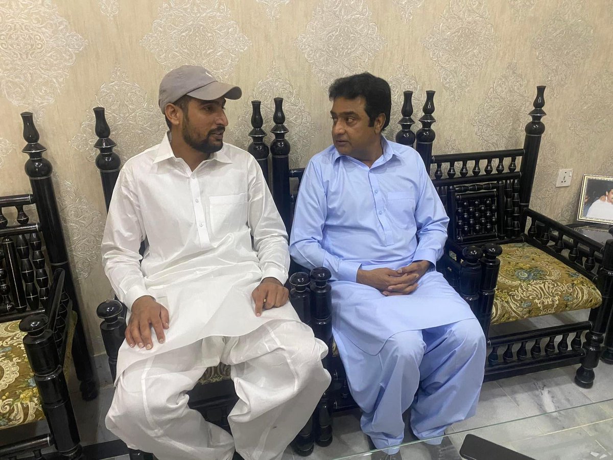 NadeemKaira1's tweet photo. سابق وفاقی وزیر قمر ��مان کائرہ کے ہمراہ لالہ موسی اووریسز نیوز نیٹ ورک دھامہ برادران رئیس دھامہ٬ چوھدری عبداللہ گجر٬ چوھدری عمر گجر کی جانب سے ڈیرہ دھامہ پر گرینڈ اور پرتکلف ظہرانہ میں شرکت۔ https://t.co/ampJ2p3jaE