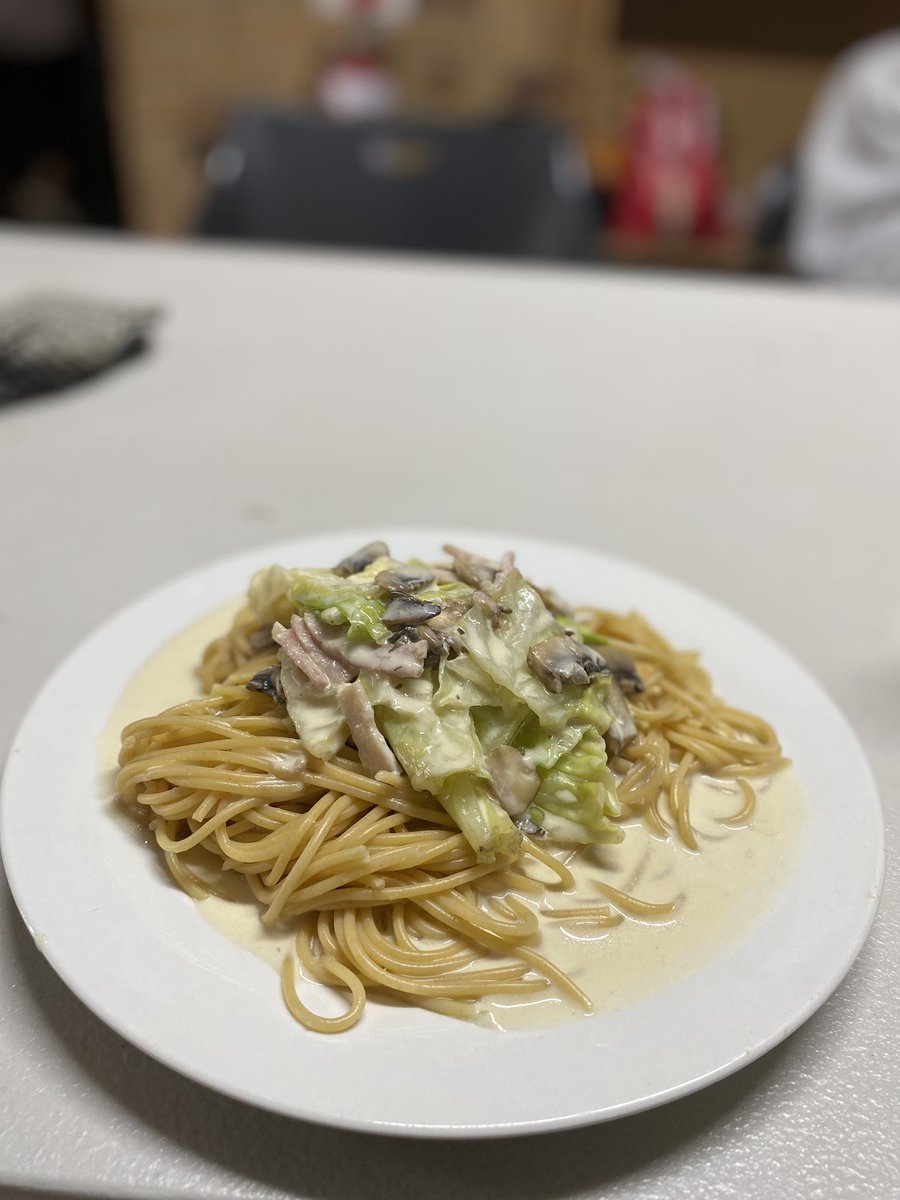 パスタじゃなくて、白米に交換してシチューとして食べたい

クリームパスタ、いただきます😌