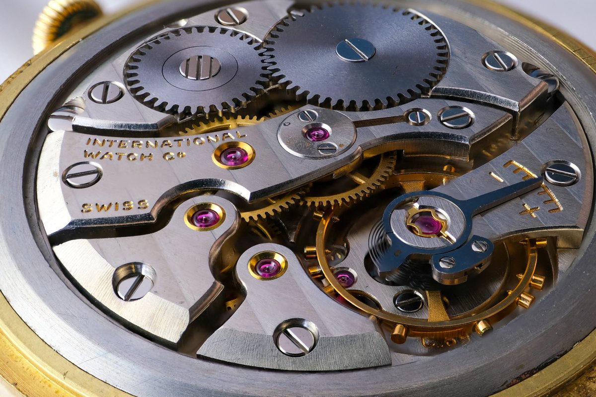 Iconic_Watches's tweet photo. Je me suis amusé ce week-end à faire du focus-stacking sur certains mouvements de mes montres. Ici le calibre 89 de chez #IWC. Un de mes calibres préférés. Très belle architecture, très agréable à remonter ! @IWC https://t.co/xaYTs8RfiW