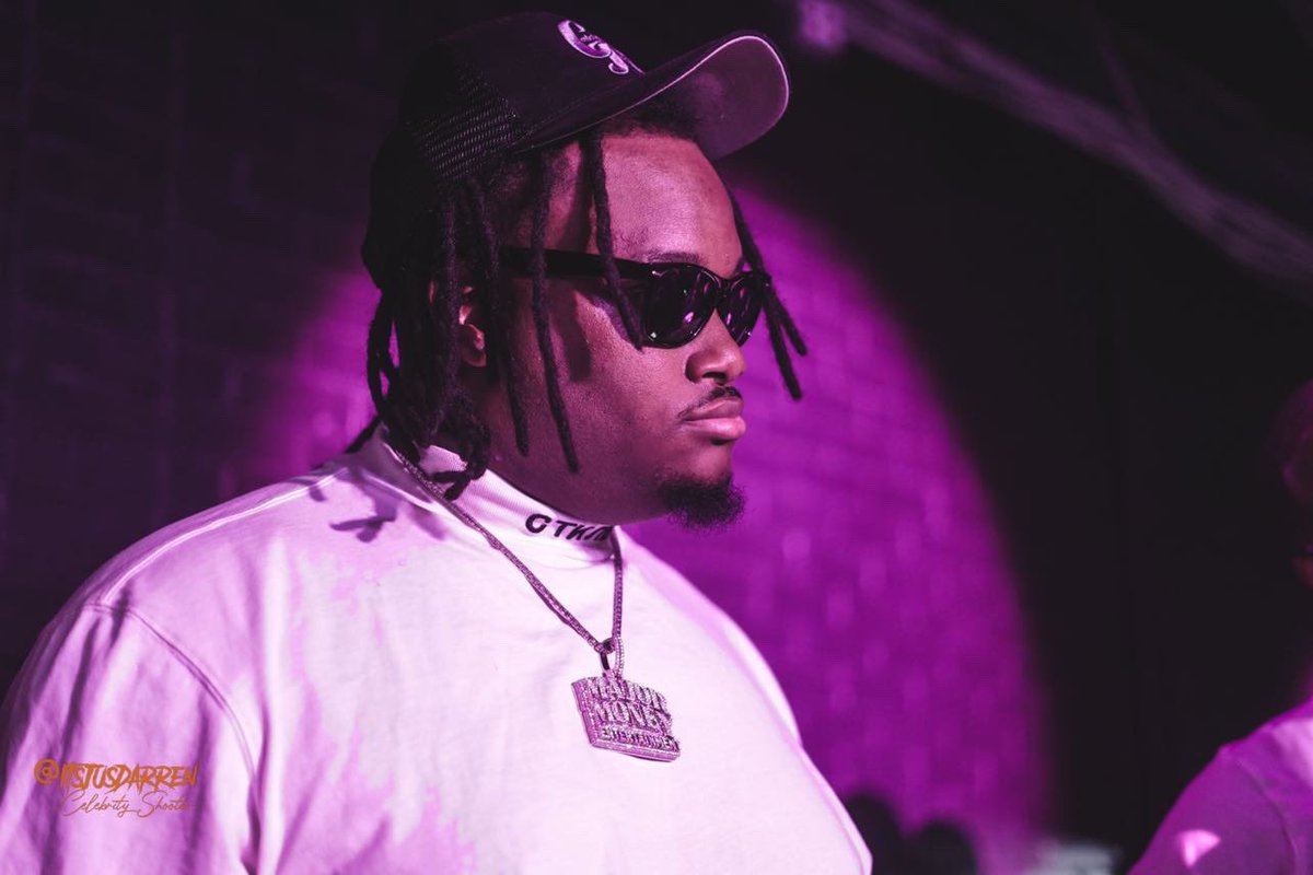 trfboog's tweet photo. i used to pray for dis lifestyle ✨ https://t.co/Du18ClkrSH