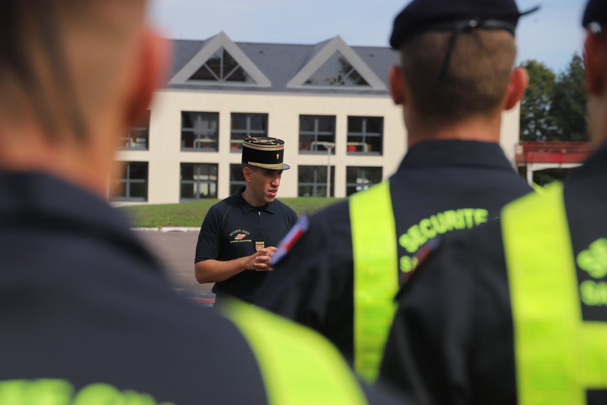 riisc_1's tweet image. #Mayotte, les sapeurs-sauveteurs de l’ @uiisc1 et de l&apos; @Uiisc7 poursuivent les opérations de potabilisation d&apos;eau🚰. 
✅Retour en images sur le départ de l’#uiisc1 au profit de leurs collègues de l’ #UIISC7 . 
Vidéo à suivre 🎬 ‼️
@armeedeterre @SecCivileFrance @UIISC5CORTE