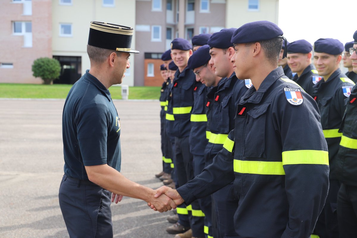 riisc_1's tweet image. #Mayotte, les sapeurs-sauveteurs de l’ @uiisc1 et de l&apos; @Uiisc7 poursuivent les opérations de potabilisation d&apos;eau🚰. 
✅Retour en images sur le départ de l’#uiisc1 au profit de leurs collègues de l’ #UIISC7 . 
Vidéo à suivre 🎬 ‼️
@armeedeterre @SecCivileFrance @UIISC5CORTE