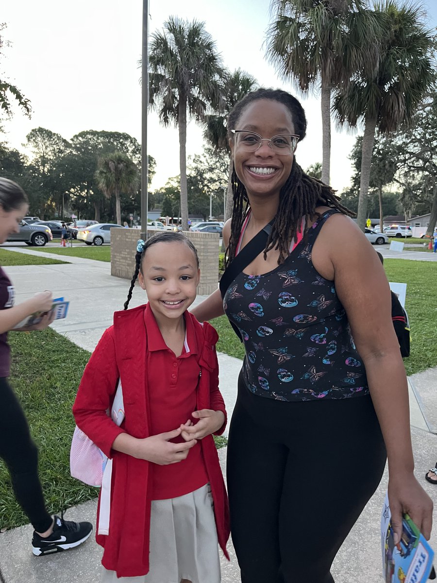 National <a href="/walkrollschool/">Walk, Bike & Roll to School</a> Day at <a href="/WoodbridgeElem/">WoodbridgeElem</a>! So many walkers for Get Moving Monday. Great having Hillsborough County there to explain new safe routes to school improvements. <a href="/HillsboroughSch/">Hillsborough Schools</a> #walkrolltoschoolday