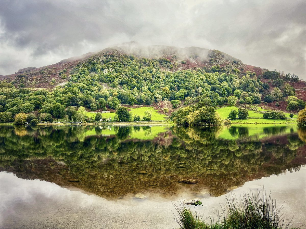 A well deserved weekend break in the Lake District 🍁

#uk_outdoors #lakesdistrict #nature_perfection #explore_britain  #fromlakelandwithlove #hikersofinstagram #wildwomen #livefortheoutdoors #hikingadventures #ukhikingofficial #views #gloriousbritain #cumbria #rydalwater #rydal