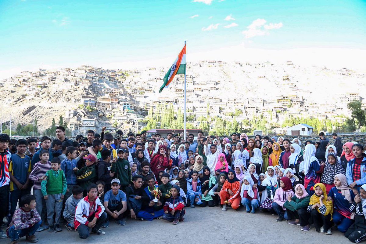 ArtofLiving's tweet photo. Art of Living concluded it's " Har Ghar Agniveer" Martial Arts and Kathak training camp at Kargil Stadium on Sunday which was extensively supported by Fire & Fury Corps (Indian Army). Over 500 camp students from remote border area villages,that had seen the fiercest battles during kargil war, will now return to their respective villages to train their respective school students in both martial arts and kathak ensuring that our borders not only stay strong but also connected culturally with the rest of the nation. This camp was initiated upon encouragement of @lg_ladakh Brig. (retd) Dr B.D. Mishra 
@firefurycorps @adgpi @NorthernComd_IA