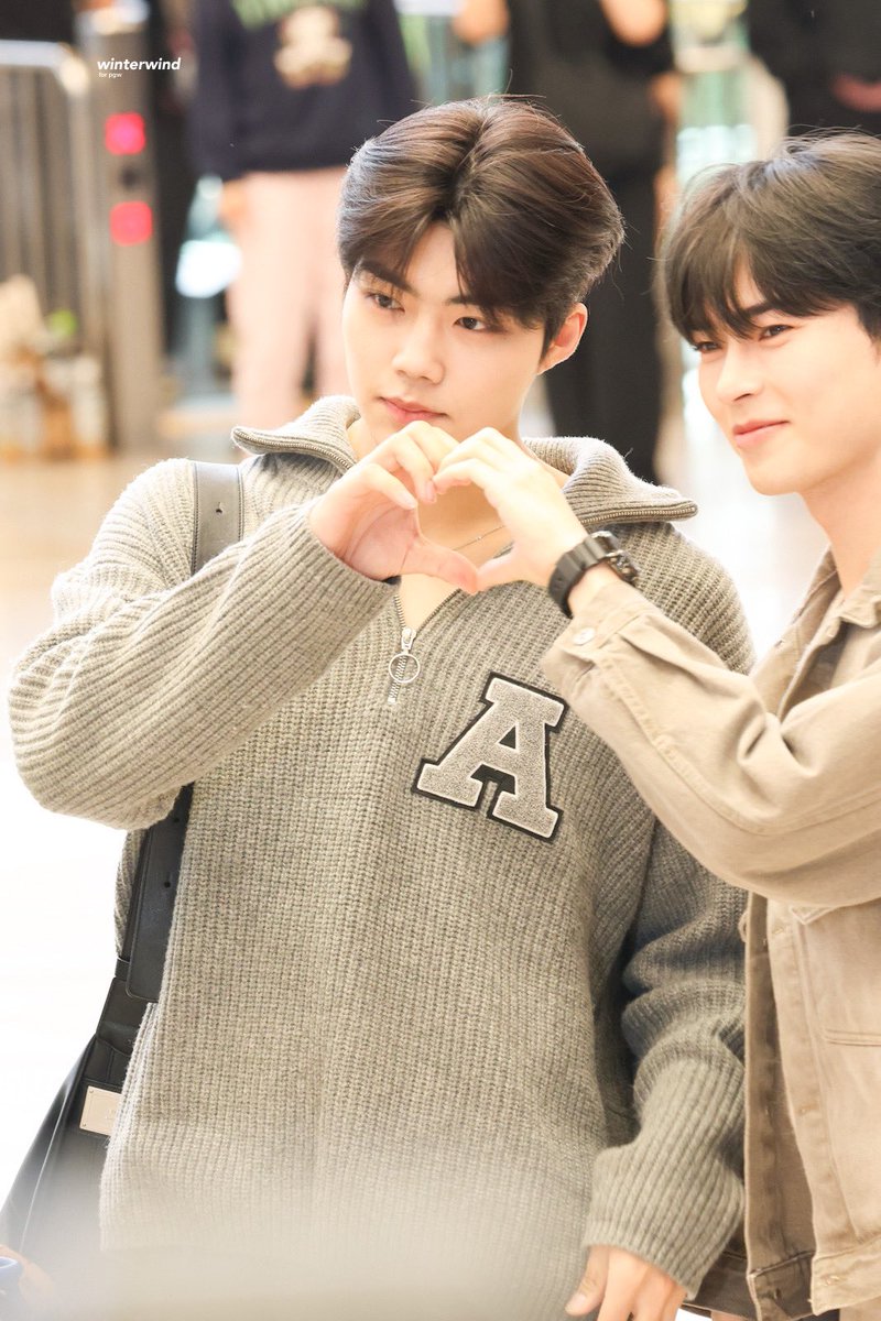 beeeeena0613's tweet photo. 231002 GMP 🛫

©winterwind
#성한빈 #SUNGHANBIN #成韓彬 #ソンハンビン #ZEROBASEONE #ZB1 https://t.co/32jhmBlszp