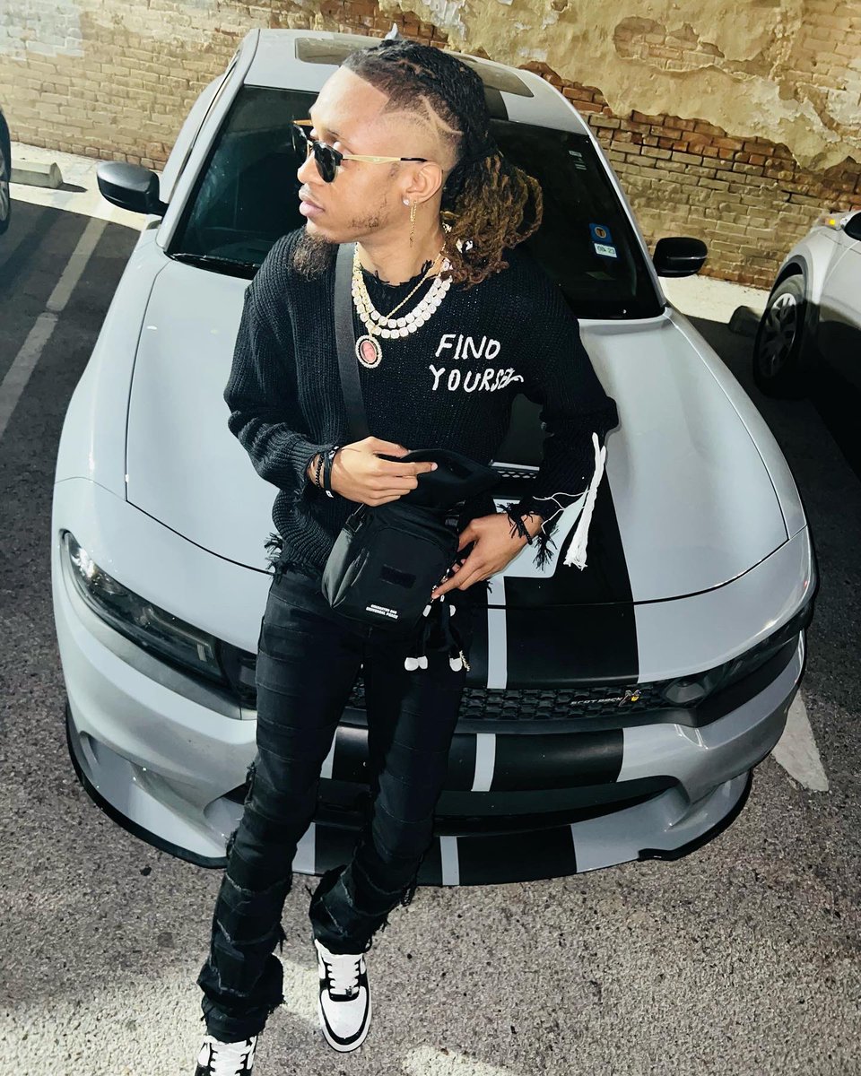dr8thenupe's tweet photo. HELP ME FIND MY CAR!

2020 Dodge Scatpack

Gray and Black Stripes 

Stolen last night from Sidecar Social in Addison Tx ! 

Plate : SGW9178 

*4 guys masked up in a white challenger was seen taking my vehicle and it was claimed to have been done in less than 45 seconds. https://t.co/cynbI40Vf0