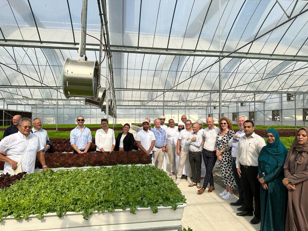 بالتعاون مع كلية العلوم الزراعية و البحرية بـ <a href="/sultanqaboosuni/">جامعة السلطان قابوس</a> والسفارة الهولندية  <a href="/NLinOman/">Dutch Embassy Oman</a> تشرفنا في <a href="/thamrafood/">Thamra Food ثمرة للأغذية</a> بزيارة  لعدد من الخبراء ورجال الأعمال من هولندا للتعرف على الحلول الزراعية والتقنيات الحديثة التى تم توظيفها في مزارعنا المختلفة.

ننمو مع كل قطرة ماء من خيرات الوطن