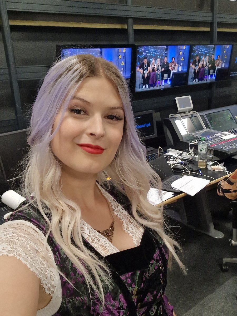 Heute Dirndl im Studio! Die letzten Wiesn Tage müssen noch genutzt werden 😉

#oktoberfest #wiesn #Oktoberfest2023 #efernsehen #esportsdotcom #prosiebenmaxx #dirndl