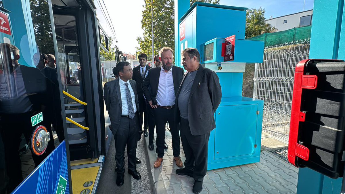 OfficeOfNG's tweet photo. Union Minister Shri @nitin_gadkari Ji took a test drive in a Hydrogen Bus by Skoda in Prague, Czech Republic today, showcasing India's commitment to exploring sustainable and eco-friendly mobility solutions. 
#HydrogenBus https://t.co/V5YFykiJfR