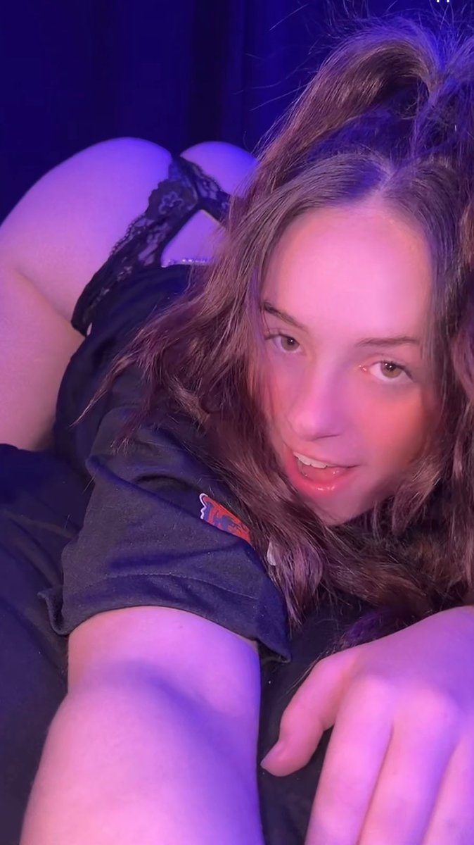 realmandibaee's tweet photo. @MorennkejiAde damnnn Mami, that's hot! 🥵

Wanna play with me? Cum and check me out where we can have all the fun!

Click here⬇️⬇️⬇️

https://t.co/XbHSpNwQV2 https://t.co/K2N68T9THN