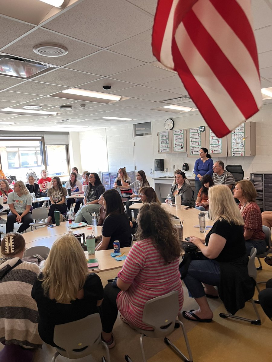 JoanGrassi's tweet image. Our @VioletAllStars, @Rodgersrockets, and @MasonicHeights teachers are learning instructional strategies for their new classroom furniture. 
#DPPD #mylsps