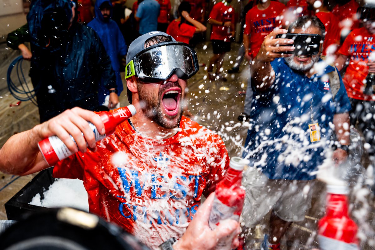 astros's tweet photo. Good morning from the AL West Champs. https://t.co/sXAHniQnUh