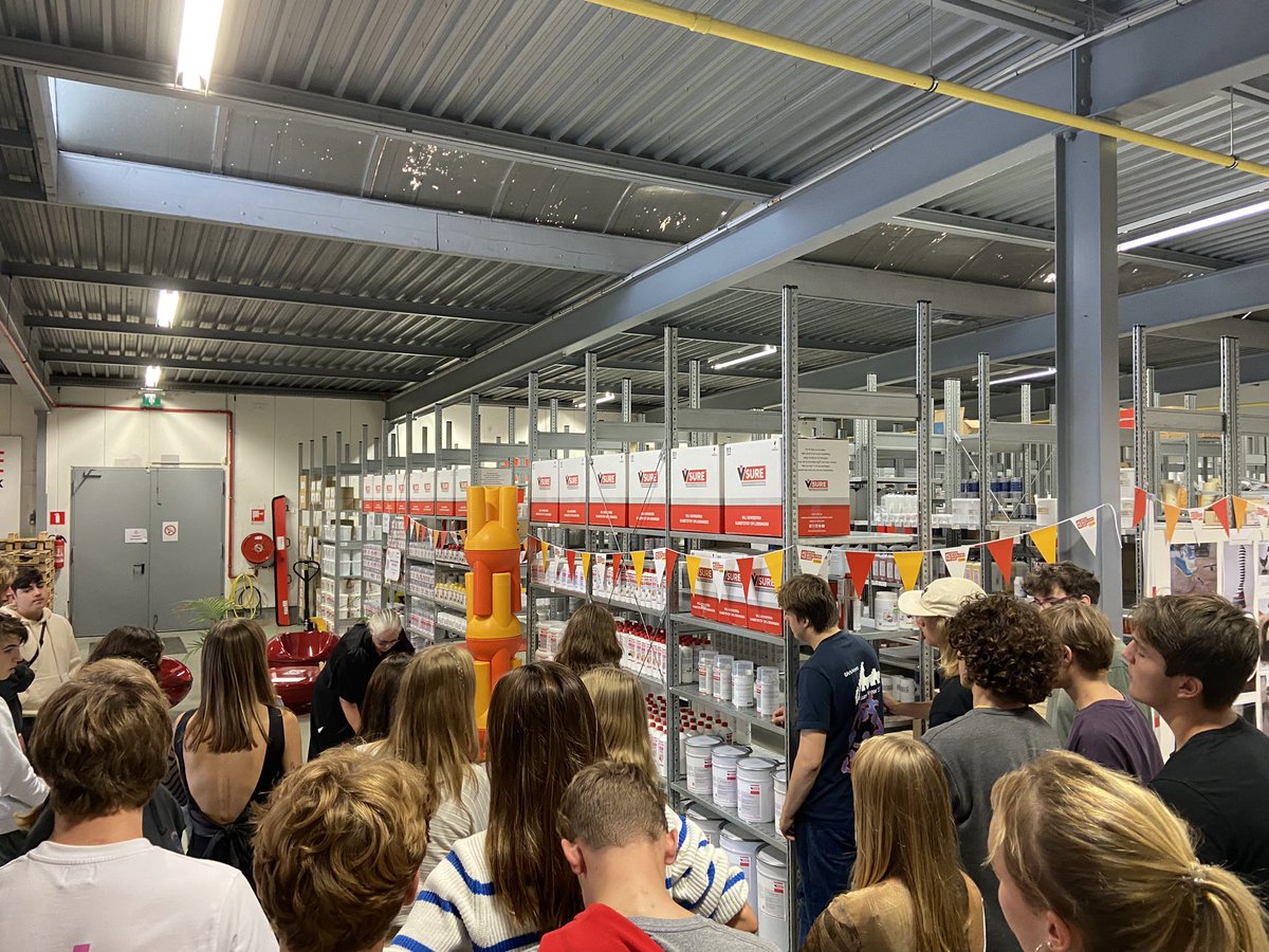 KarlBoumans's tweet photo. Vandaag staan de jongeren centraal tijdens @OpenBedrijven #obd2023 en dit met een enthousiaste groep van bedrijven uit #Lier en dit onder de noemer “JO!Lier” in aanwezigheid van @BenWeyts
#voka #vlaio #dezondag #trends #ing #lijncom #thinkpink #vrt1 #radio2 https://t.co/gZhBLveQGy