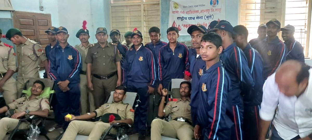 TeamLatur_NCC's tweet photo. #SwachhBharat
#GarbageFreeIndia
#donateblood 
Cadets of MG College Ahmedpur under 53 Mah Bn NCC Latur organized a #BloodDonation  followed by a campus cleaning  culminating #swachhata pakhwada on Gandhi Jayanti and #SHS2023. 30 bottles of #blood was deposited to Govt Hosp Latur. https://t.co/5X0ZWi4NbQ