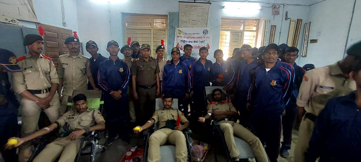 TeamLatur_NCC's tweet photo. #SwachhBharat
#GarbageFreeIndia
#donateblood 
Cadets of MG College Ahmedpur under 53 Mah Bn NCC Latur organized a #BloodDonation  followed by a campus cleaning  culminating #swachhata pakhwada on Gandhi Jayanti and #SHS2023. 30 bottles of #blood was deposited to Govt Hosp Latur. https://t.co/5X0ZWi4NbQ