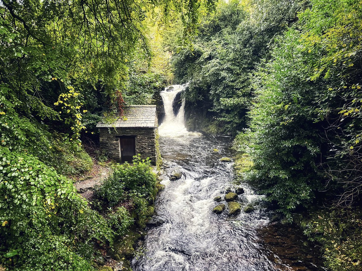 📍 Rydal Hall Grot, The Lake District

 #uk_outdoors #lakesdistrict #nature_perfection #explore_britain #hiking_daily #fromlakelandwithlove #hikersofinstagram #livefortheoutdoors #hikingadventures #ukhikingofficial #views #gloriousbritain #cumbria #rydalhallgrot