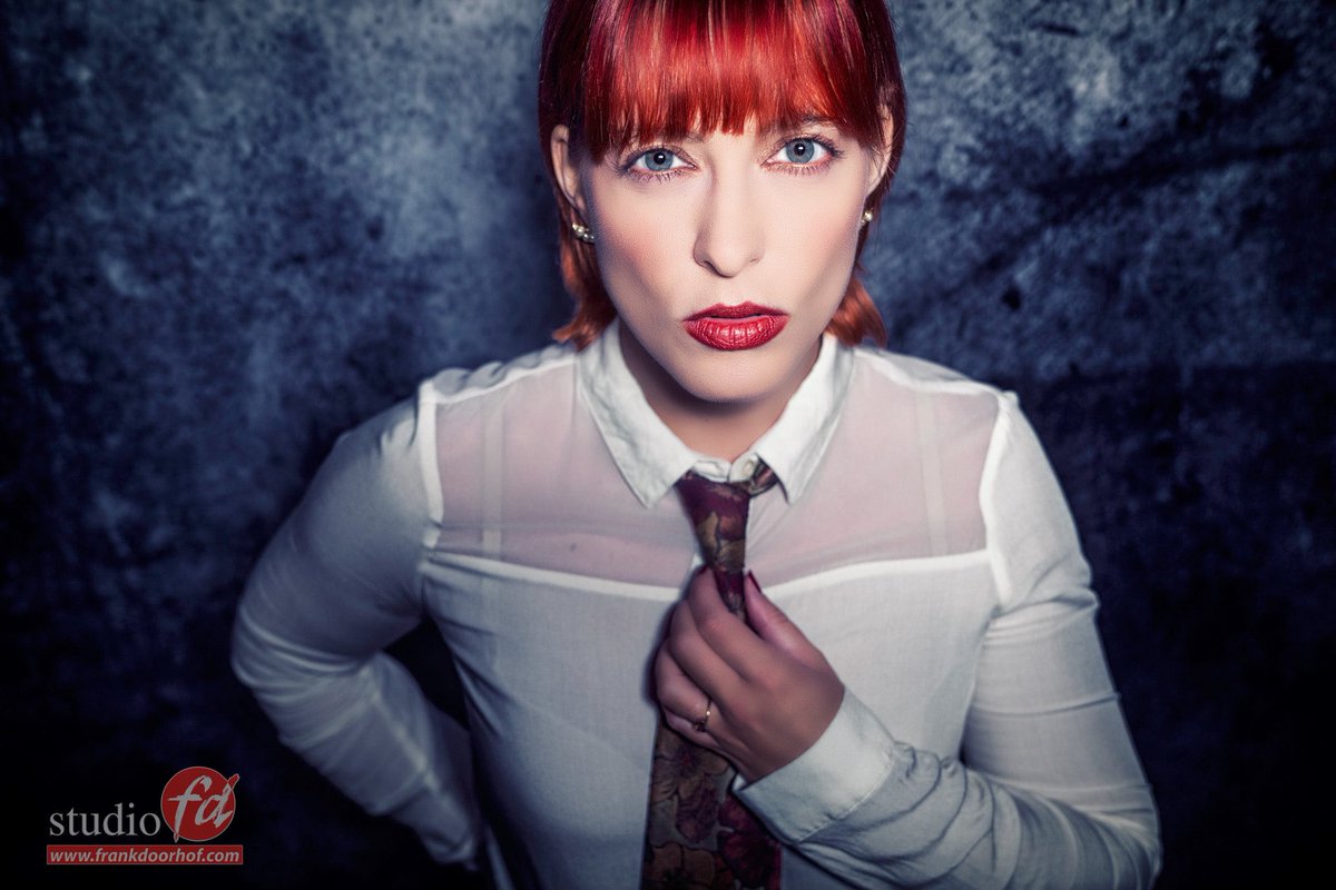 frankdoorhof's tweet photo. We just released our brand new #clickbackdrops #clicki system.
with Claudia I shot some images with the clicki. Only lightsource the #rogue (Frank Doorhof) #flashbender with the grid and striplight attachment
The clicki is super easy to setup and only needs one stand. https://t.co/P40PkhLnsq