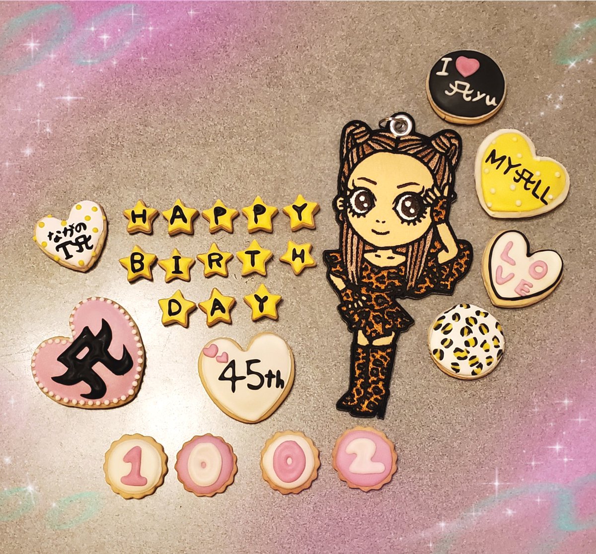 aina_6732's tweet photo. あゆちゃん❤
Happy Birthday🎂💖✨

今、私がここにいられるのは
あゆちゃんがいてくれるから
いつもたくさんの愛と笑顔をありがとう😢💕

君がいなきゃ何もなかった…

ヘルパーさん達が頑張ってくれたおかげで念願のアイシングクッキー作ってみたよ🥰💞

#Happy45thBirthday 
#ayuBirthday 
#ayuDay https://t.co/eXlhag5IiF