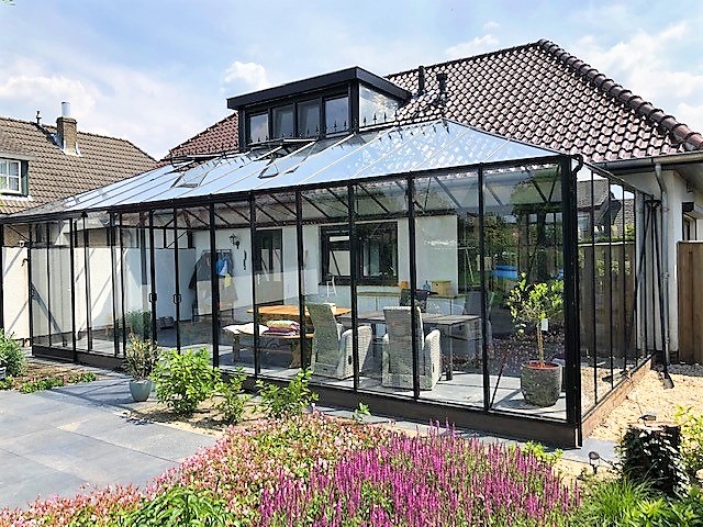 Batistkas's tweet photo. Heerlijk uw eigen buiten verblijf in uw eigen achtertuin. Aangebouwd of vrijstaand gebouwd. Heel veel extra leefruimte. Zet de BBQ maar aan. #tuinkamer #buitenleven #glazenhuis #bbq - Info 0174-290727 https://t.co/lzgeHv2bPn
