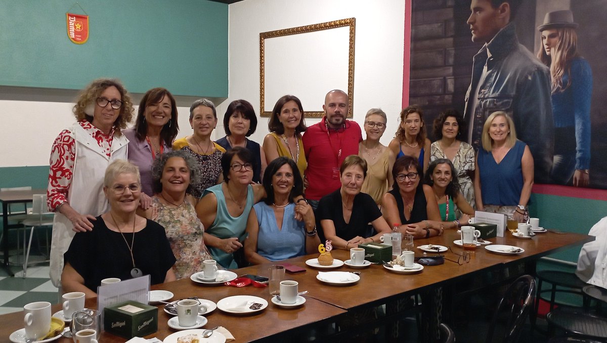 UVic_FCSB's tweet photo. Aquest setembre hem celebrat les jubilacions de les professores Montse Lozano i Tere Lleopart. També s'ha jubilat l'Eva Rovira, coordinadora del grau #uvicinfermeria. Sort amb aquesta nova etapa!
Esperem que vingueu de tant en tant a veure'ns😜
@uvic_ucc #bonasort https://t.co/K3dH8EPRTp