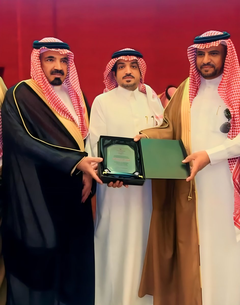 كرمت جمعية جاه لاصلاح ذات البين
بمنطقة حائل سعادة رئيس بلدية محافظة
السليمي الاستاذ : ناصـر بـن سالـم الحربـي نظير
جهوده ومشاركته الفعاله وحرصه على تفعيل دور الجمعيات غير الربحيه ومساهمته في اعمال
افتتاح مكتب لجنة اصلاح ذات  البين بمحافظة
السليمي وقد حضر الحفل عدد من مدراء