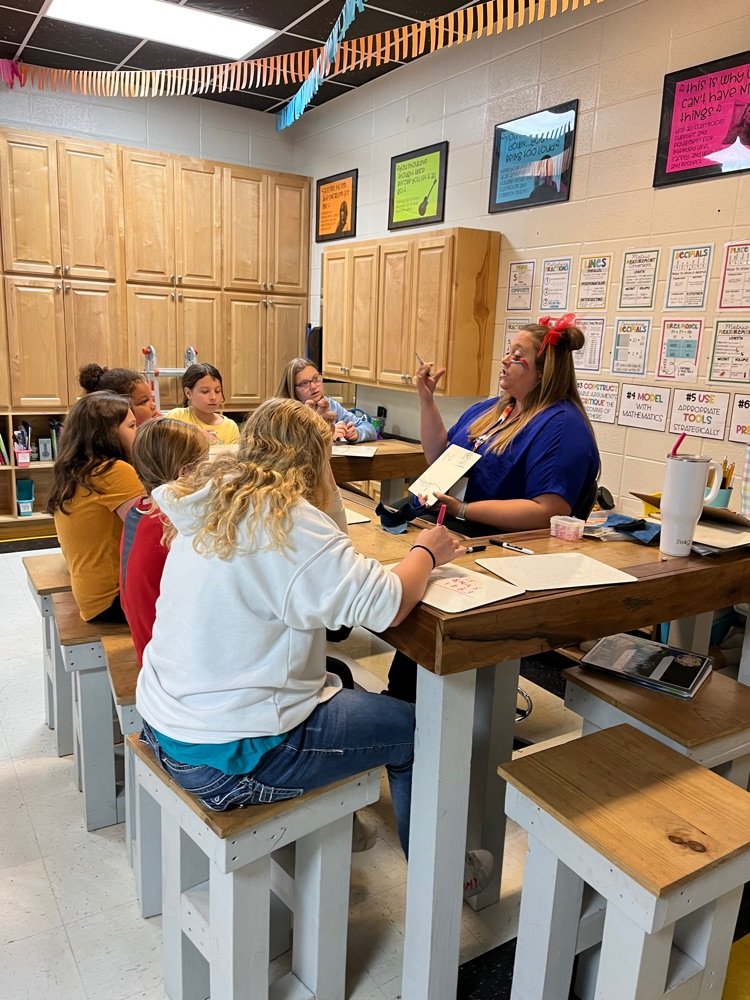 winpiratetales's tweet photo. Small group math instruction is essential! 4th grade students are multiplying using area models. ✖️🧮 https://t.co/P5cEcT4kvx