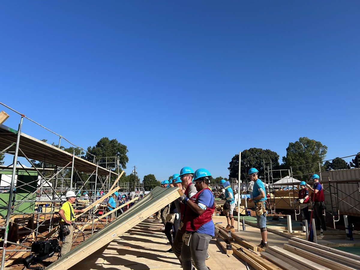 stevejsalazar's tweet image. The first wall is up on House No. 6. #CarterWorkProject 
💪💪@Lowes @habitatCLTreg @Habitat_org
