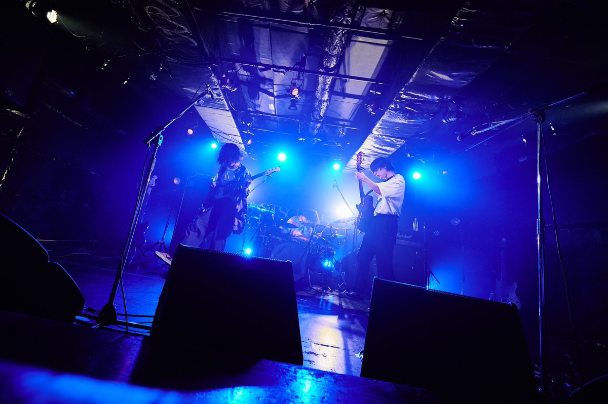 kmym_ba's tweet photo. 『君に会いに行く』リリースワンマンツアー
初のワンマンツアー、とても大事な日を共有出来て嬉しかった。
同時に、応援してくれるあなたに救われ続きてきたことを実感。
音楽続けて来て良かったって改めて思わせてもらいました。
心の底からありがとう。
#PLOTSCRAPS #君に会いに行く https://t.co/CWMdWgYqsQ