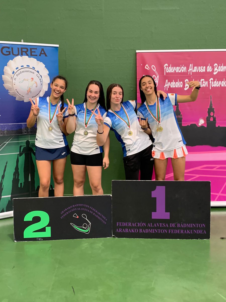 CBBelmecher's tweet photo. 📍Vitoria 
3 🥇y 2 🥈en el TTR sub-15 y sub-19 celebrado en Vitoria el sábado 30. Martina Peña consigue doble oro en IF y DF. Grandes nuestras chicas! 
Aúpa Belmecher!💙🩵🤍🏸
@CopeEstella2 @Deporte_navarro @FundMIndurain @deporte_na https://t.co/jkkgQJ8be2