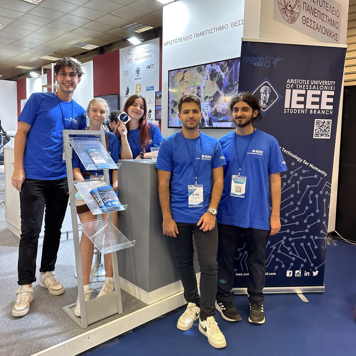 ieeeauthsb's tweet image. Αναμνήσεις από την 87η Διεθνή Έκθεση Θεσσαλονίκης. Η ομάδα μας φέτος είχε την τιμή να παρευρεθεί στις 12/9 στην Δ.Ε.Θ., έχοντας έτσι την ευκαιρία να συνομιλήσει με πολλούς από εσάς και να ενημερώσει για τις δράσεις της και τα επερχόμενα project !! 🙌💙

#shapingtheIEEExp