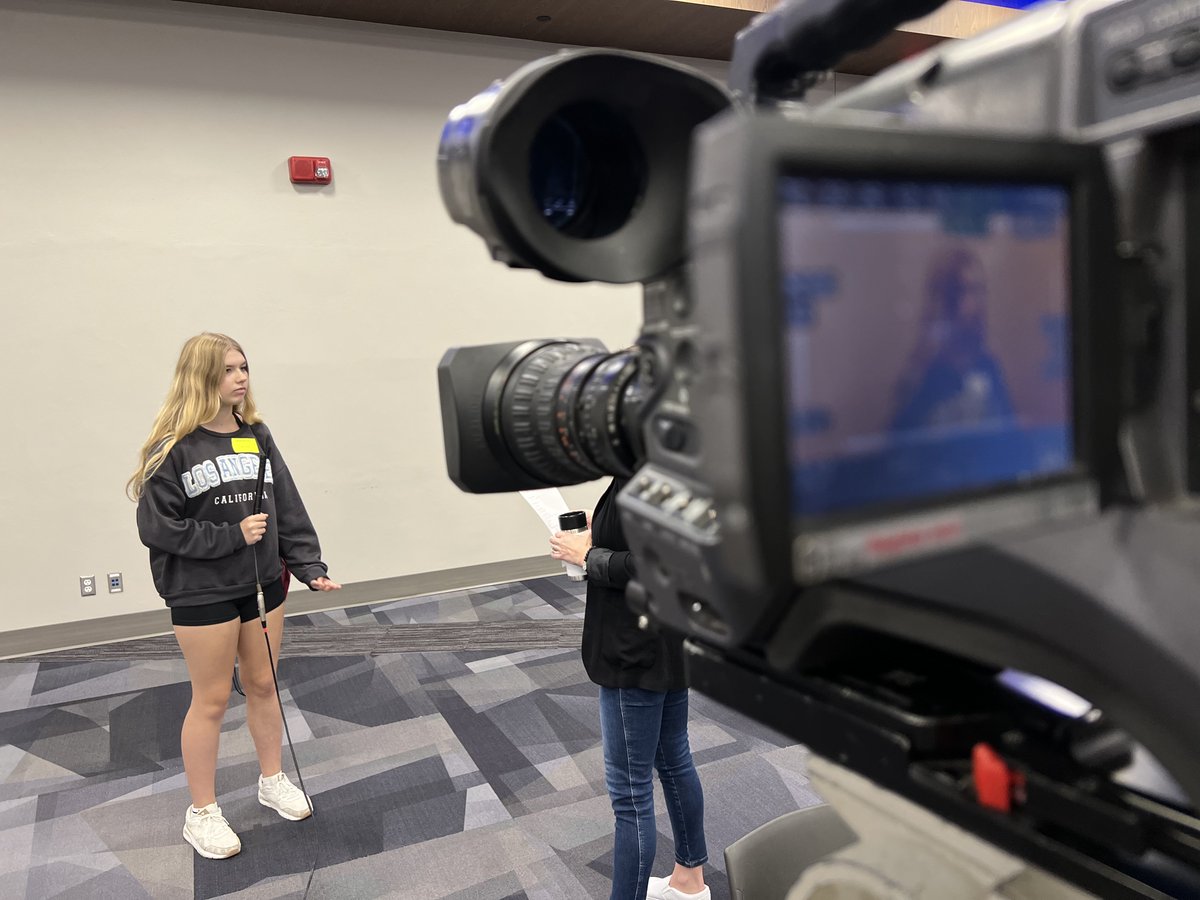 WeMovetheNeedle's tweet photo. AMPERAGE had the opportunity to connect with 8th and 9th grade students at the Career Inspire event. Our station had on-camera interviews to help students practice speaking about themselves. Thank you @JAEasternIowa for having us! https://t.co/yiEQxGXd1D
