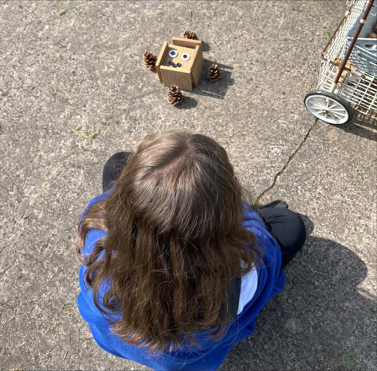 OasisWarndon's tweet photo. We love playing during OPAL โค๏ธDon't forget your wellies and coats as the weather gets colder and wetter ๐ง๏ธ #playtime #OPAL #OutdoorPlayandLearning https://t.co/h6EwugVnpE