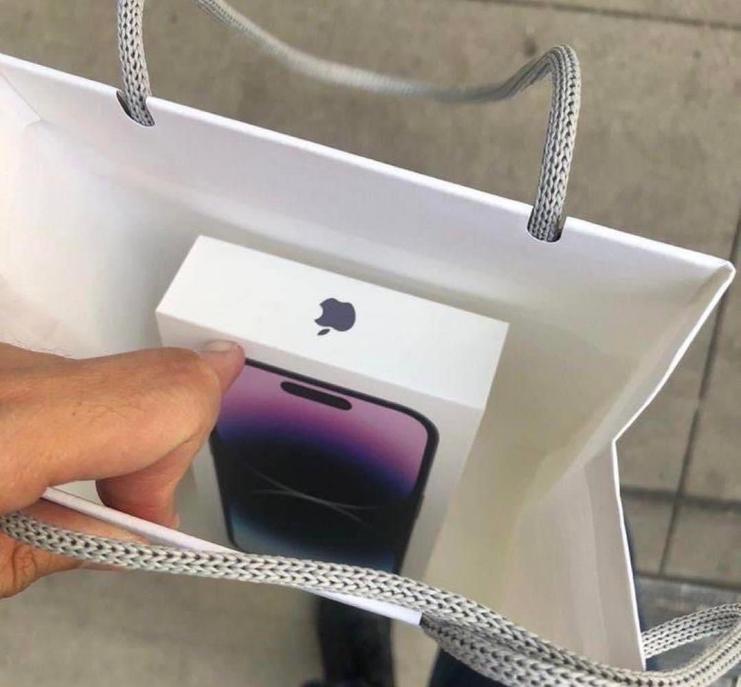 TheseDamnWords's tweet photo. lucky post to manifest new phone 💫 https://t.co/E68u6reqXU