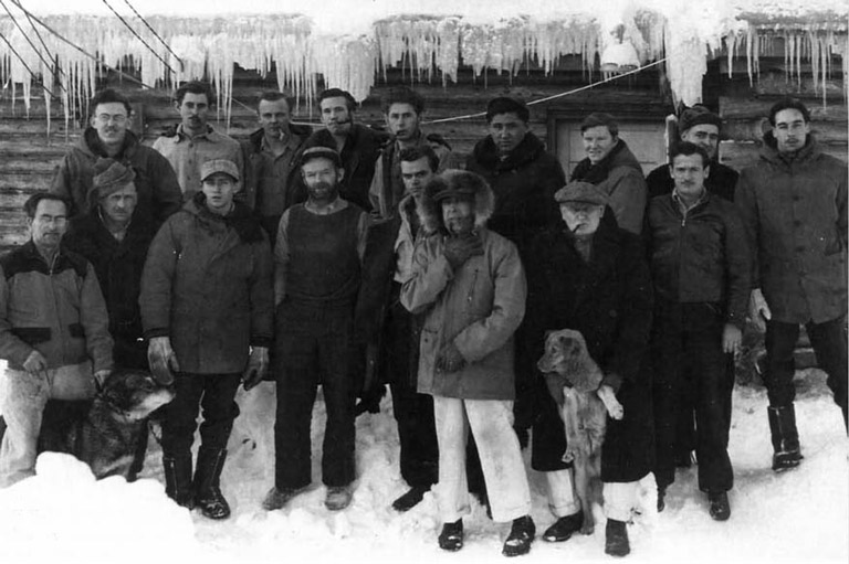 Sylartichot's tweet image. 👻 Tout ce village entend des voix alors qu'il n'y a personne 🥶 C’est une histoire vraie incroyable et je trouve l’explication fascinante ! le 3 février 1947,  dans le village de Snag, au Canada, l’ambiance c’était vraiment celle d’un film d’horreur⬇️