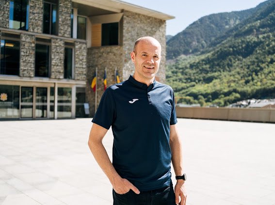 ildelima6's tweet photo. Amazing job @David_rochas 📸🇧🇷 for the @guardian 🇬🇧🗞️ Thanks @sidlowe ⚽️🫶🏻 #andorra #theguardian #casadelavall #weareandorra #sidlowe https://t.co/yQhoiqoF2J