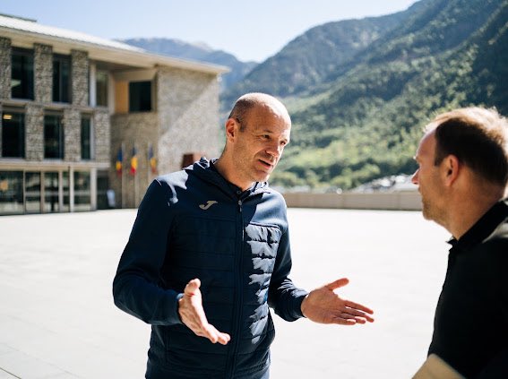 ildelima6's tweet photo. Amazing job @David_rochas 📸🇧🇷 for the @guardian 🇬🇧🗞️ Thanks @sidlowe ⚽️🫶🏻 #andorra #theguardian #casadelavall #weareandorra #sidlowe https://t.co/yQhoiqoF2J