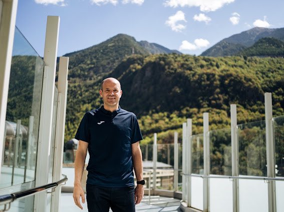 ildelima6's tweet photo. Amazing job @David_rochas 📸🇧🇷 for the @guardian 🇬🇧🗞️ Thanks @sidlowe ⚽️🫶🏻 #andorra #theguardian #casadelavall #weareandorra #sidlowe https://t.co/yQhoiqoF2J