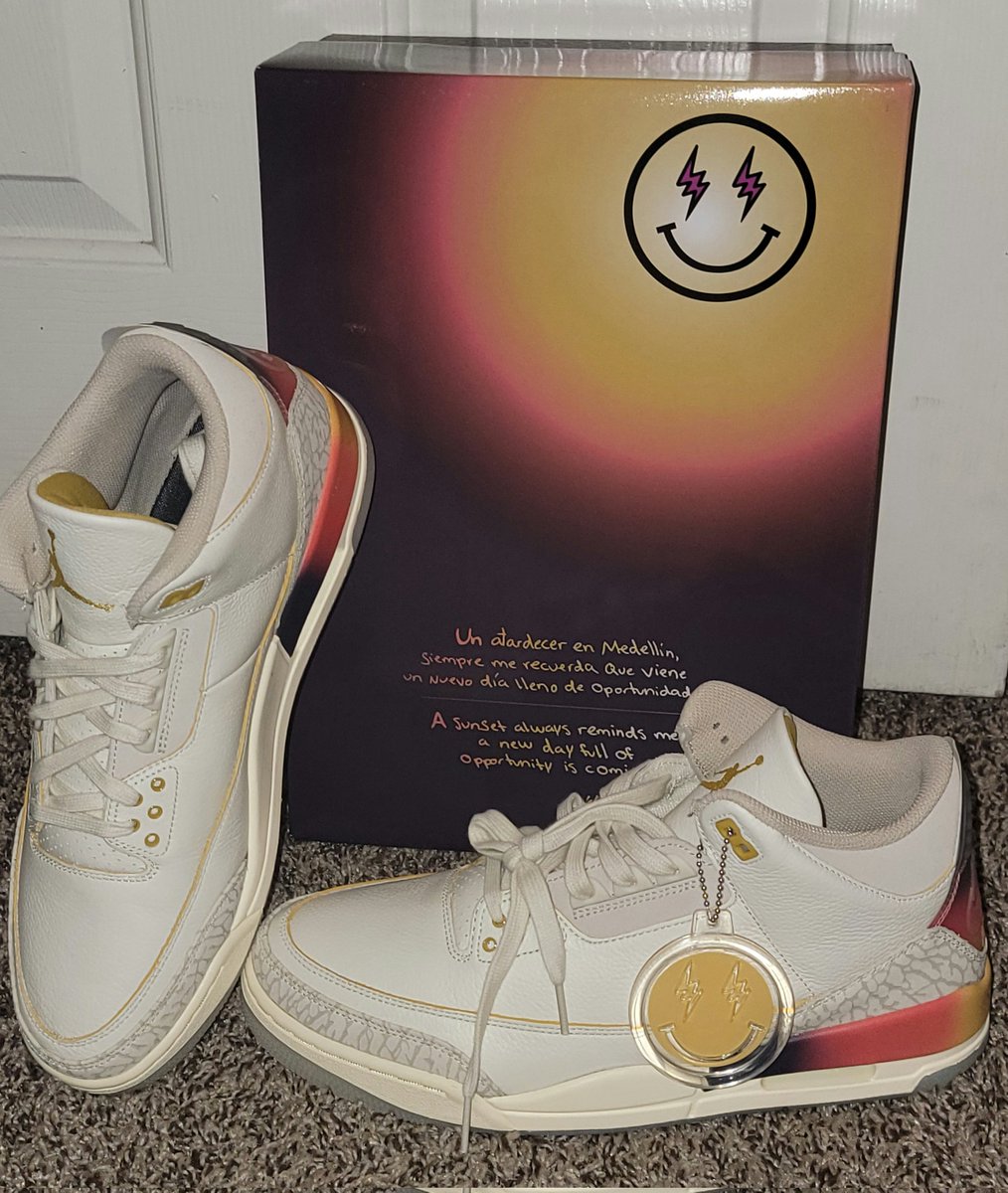 Relli5K's tweet photo. Close 2nd for sneaker of the year slightly behind Pine Green SB 4s. Definitely need the black pair next year as well. #sneakerhead https://t.co/P4LzxwiqU2
