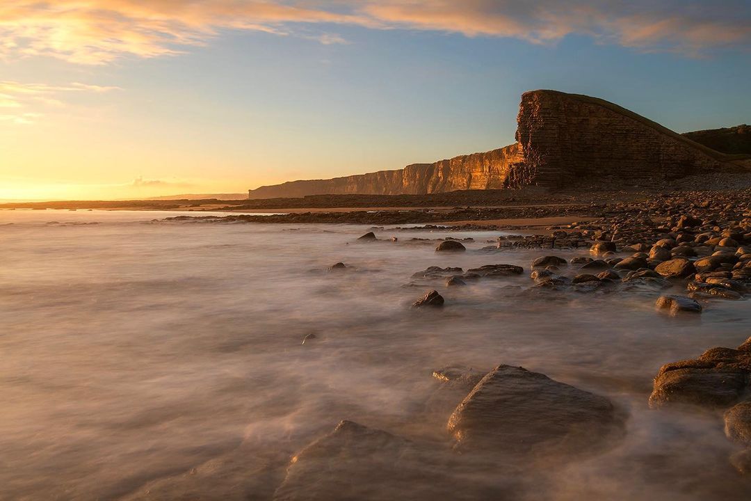WalesCoastUK's tweet photo. The dramatic coastal cliffs at Nash Point (Trwyn yr As).
π Nash Point
π· phototravelwithsandra on IG
#WalesCoastPath #LlwybrArfordirCymru #VisitWales #CroesoCymru #Wales #Cymru #NashPoint #SouthWales #CoastalWalks #CoastalWalk #DiscoverWales https://t.co/UKJLJ300GM