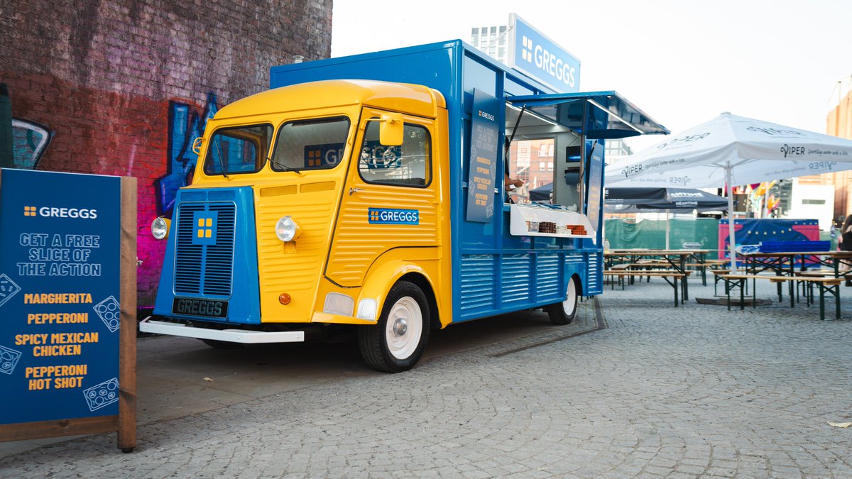 durhambookfest's tweet photo. All the food talk at @gracedent's #DBF23 Comfort Eating event might make you hungry... Good thing we're Fuelled by Greggs!
There's a free slice of pizza for every ticket holder to Grace's event, so make sure to stop by the Greggs van before or after. You can't miss it! 🍕 https://t.co/lxUqzUFvvW