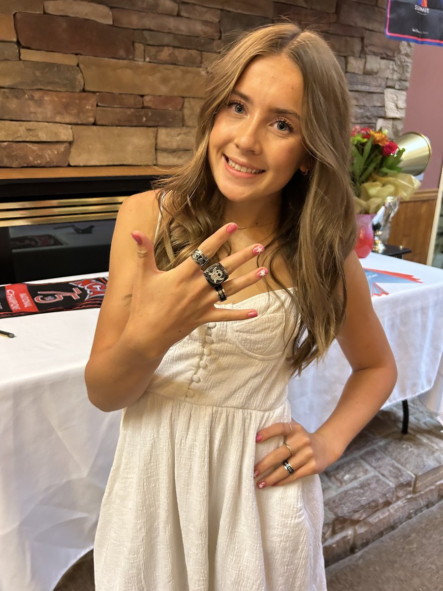 LydiaHobbs15's tweet photo. I DID IT MOM! #sc4l 👻🤍 https://t.co/6cDWZ4Vtko