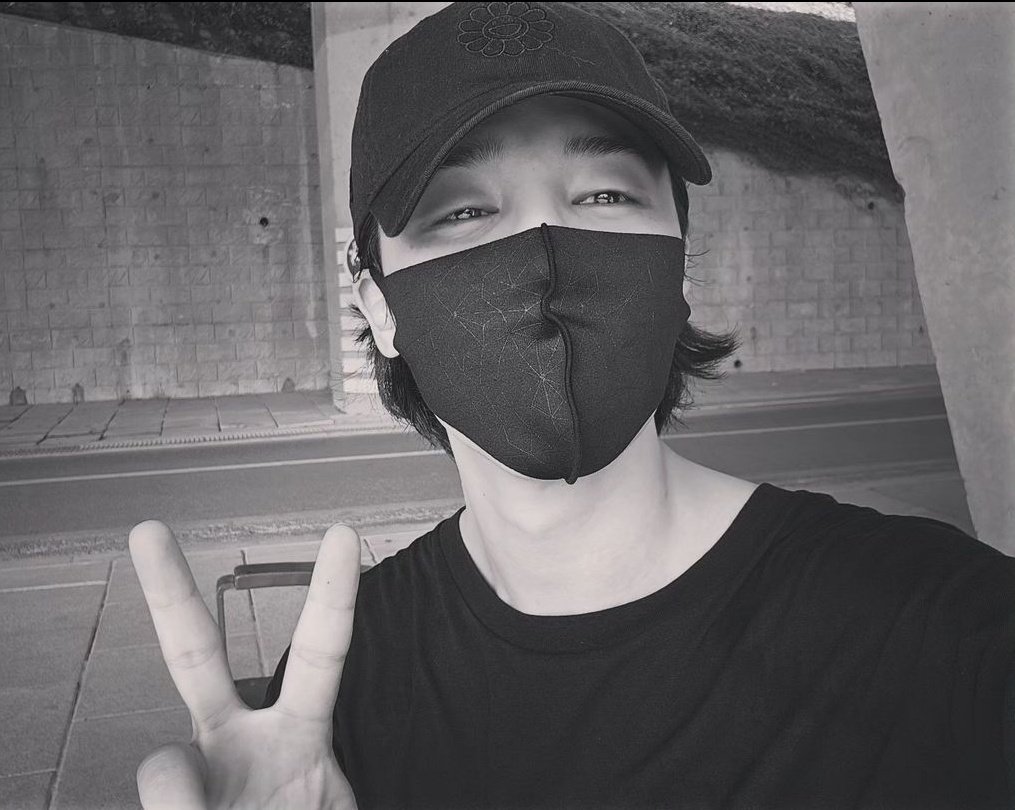 nikxyoon's tweet photo. • 𝘐 𝘰𝘣𝘴𝘦𝘳𝘷𝘦 𝘮𝘺𝘴𝘦𝘭𝘧 𝘸𝘩𝘪𝘭𝘦 𝘐 𝘴𝘦𝘢𝘳𝘤𝘩, 𝘵𝘰 𝘢𝘭𝘸𝘢𝘺𝘴 𝘴𝘦𝘦𝘮 𝘰𝘬𝘢𝘺. •

#ARSD #ArmySelcaDay #BTS
#JIMIN https://t.co/sWBwGN7bum